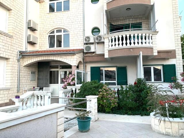 Apartments Bilo - Jela & Ivan Dolac Esterno foto